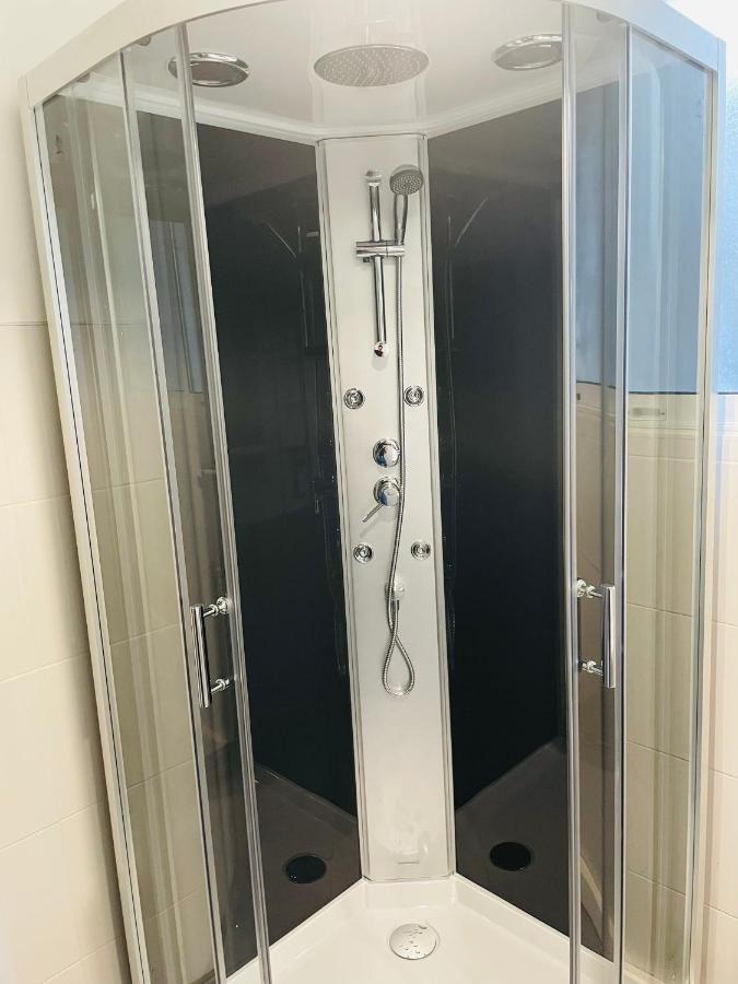 Charmant Appartement De Coeur De Ville - 2 Chambres Lits Queen Size - Netflix - Wifi Cherbourg-en-Cotentin Zewnętrze zdjęcie